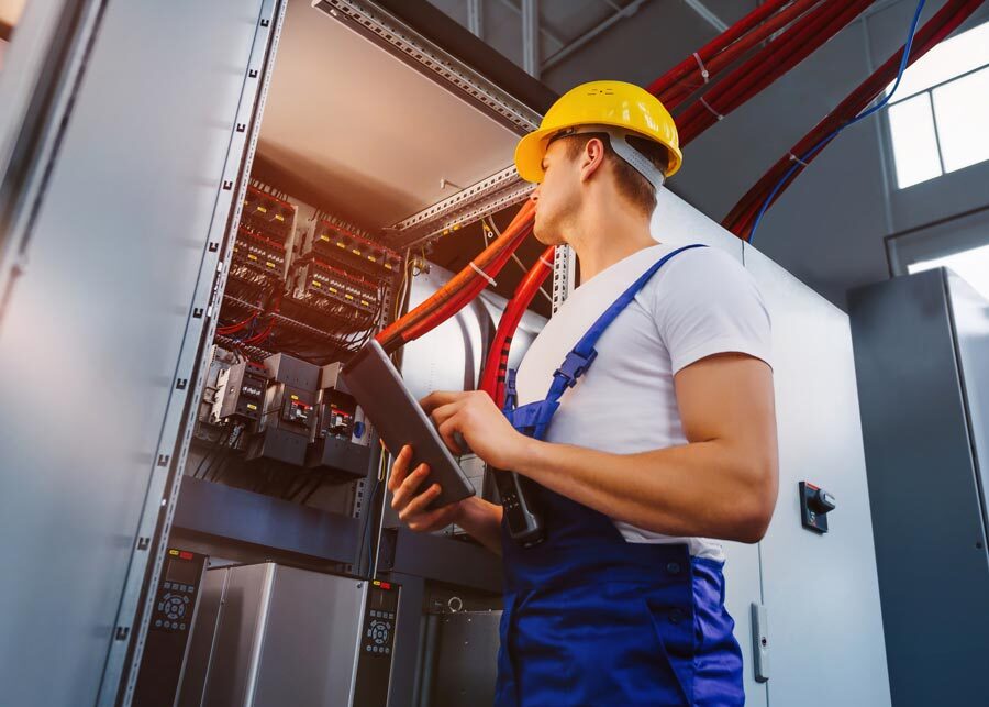 Mantenimiento preventivo y adecuaciones en comunidades